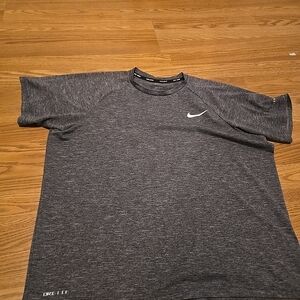 Nike Men's Dark Gray Short Sleeve Tee